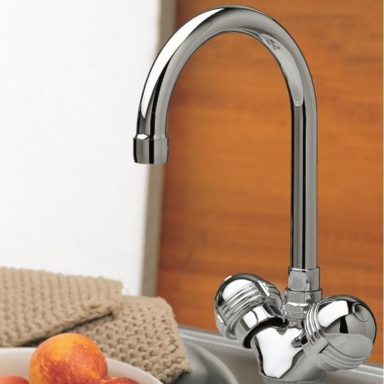 sanitarna bateria bateria umyvadlo umyvadlova bateria kupelna kupelnova izba mediteransky klasicky dizajn country dvojarpova bytovy dizajn.jpg